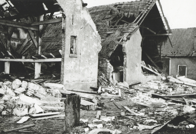 605989 Gezicht op een gedeelte van de boerderij Geitestein (Daalseweg 128) te Utrecht, tijdens de sloop.